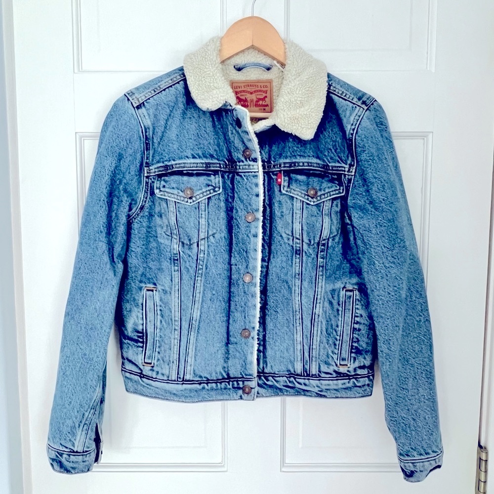 Re-Listed - Levi’s sherpa lined denim jean jacket